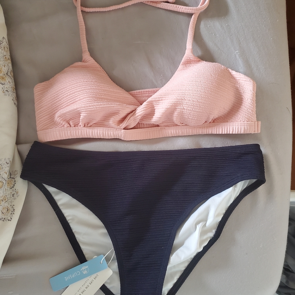 CupShe NWT light pink/navy ribbed bikini.